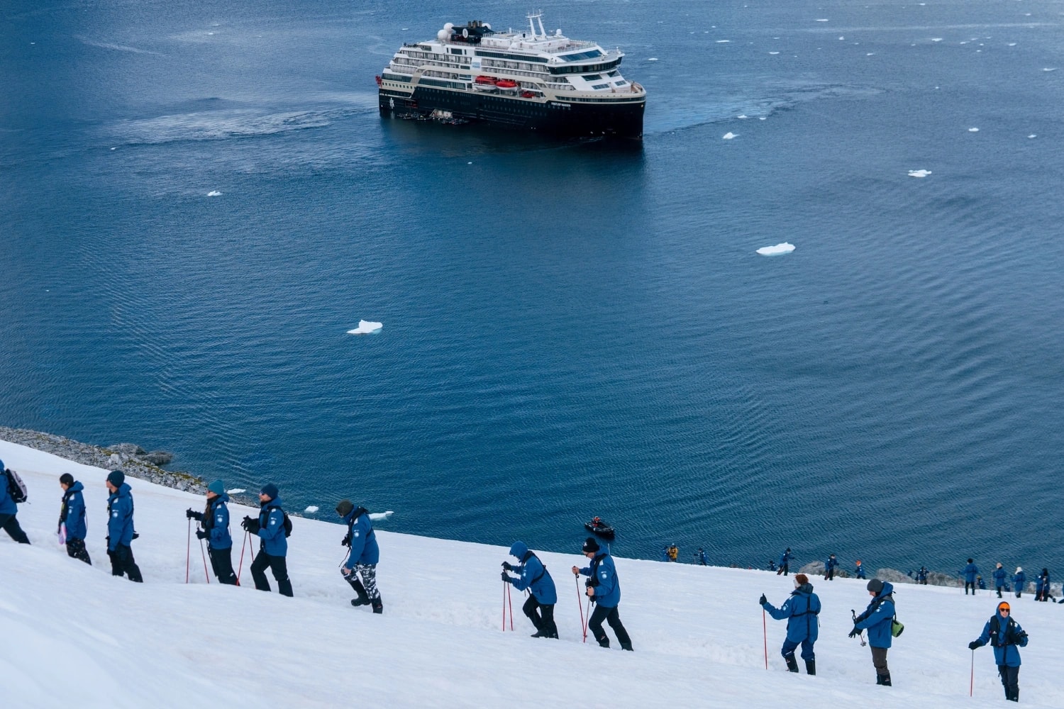 HX Hurtigruten Expeditions