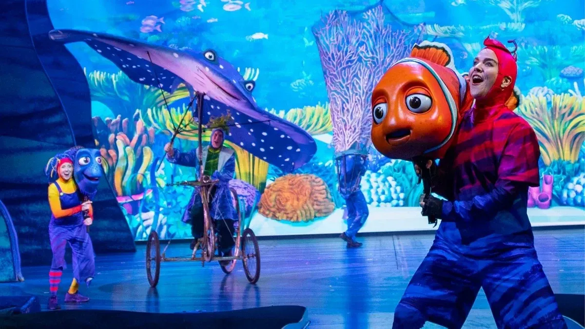 Animal_Kingdom_Finding_Nemo_show_puppets_dbc2337309.webp