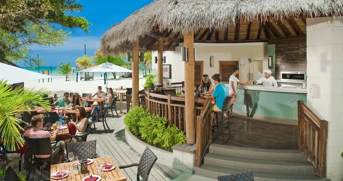 Beaches_Resorts_Negril_dinning_1637baebb5.webp