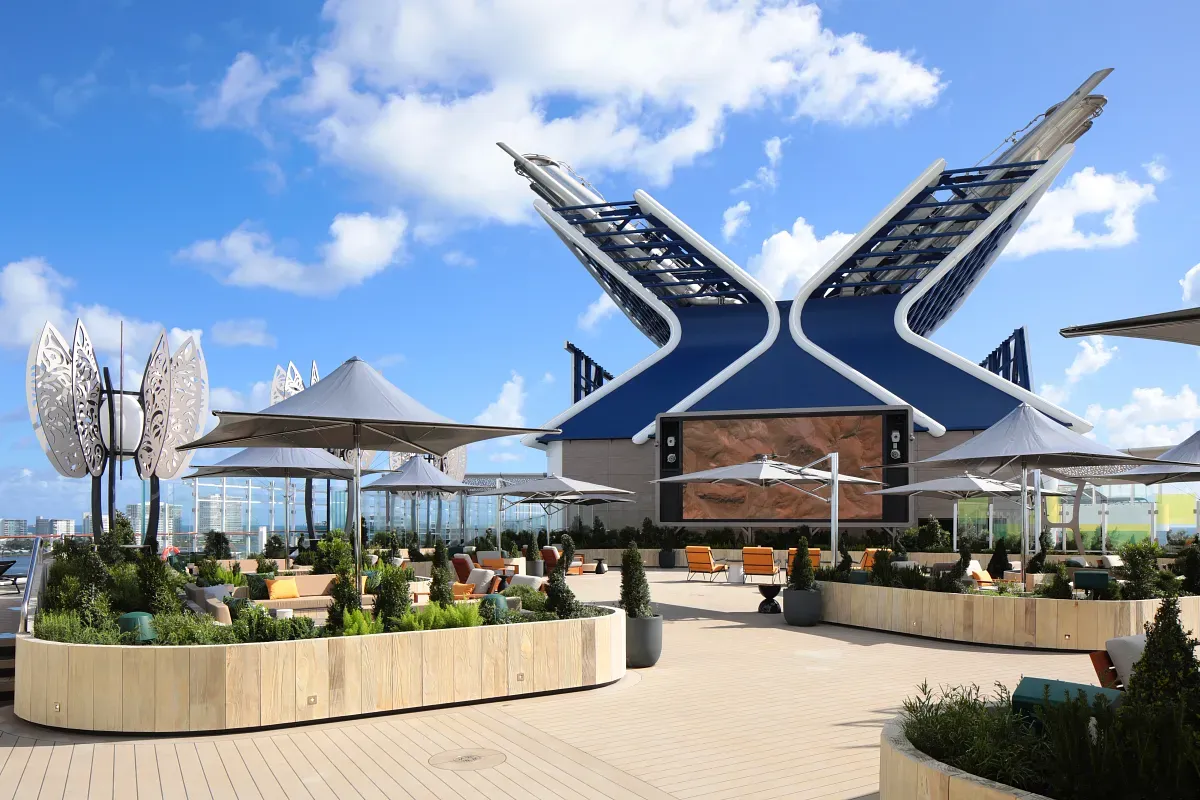 Celebrity_Cruises_rooftop_garden_4_ae65923b80.webp