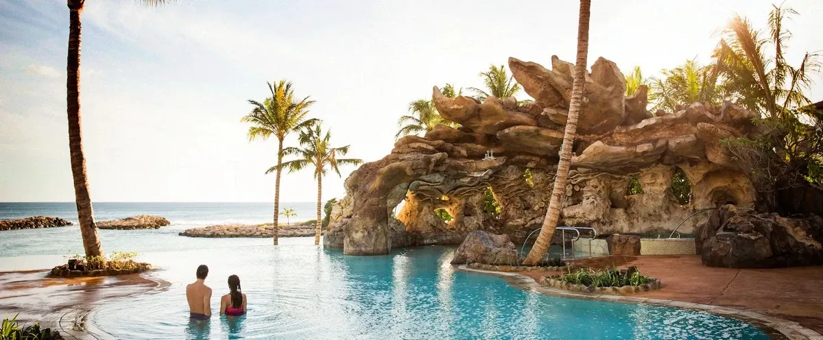 Disney_Aulani_beach_resort_infinity_pool_8e53daa241.webp