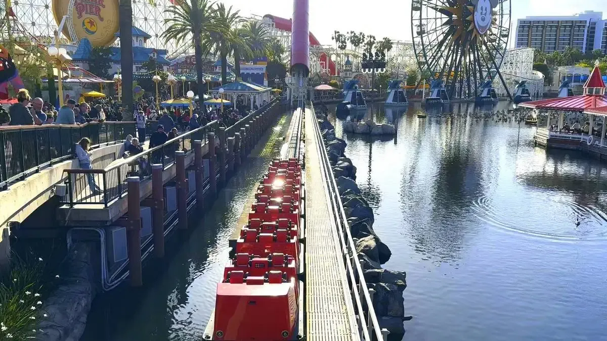 Disney_California_Adventure_Incredicoaster_roller_coaster_51b7ae662e.webp