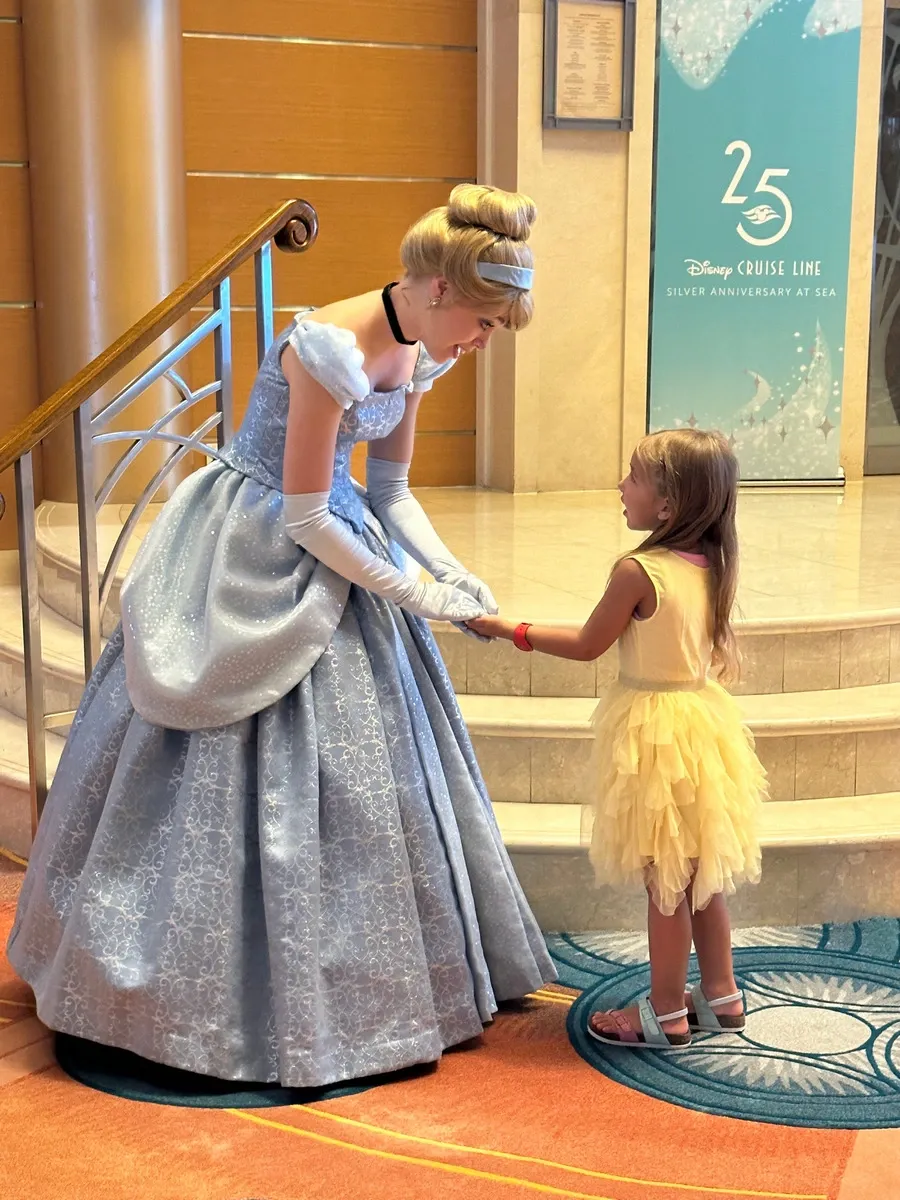 Disney_Cruise_Line_Meet_greet_cinderella_cdaa5e005f.webp