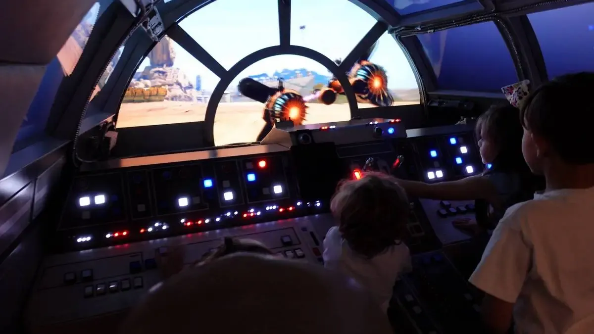 Disney_Dream_Kids_Club_Millenium_Falcon_cbb4461139.webp