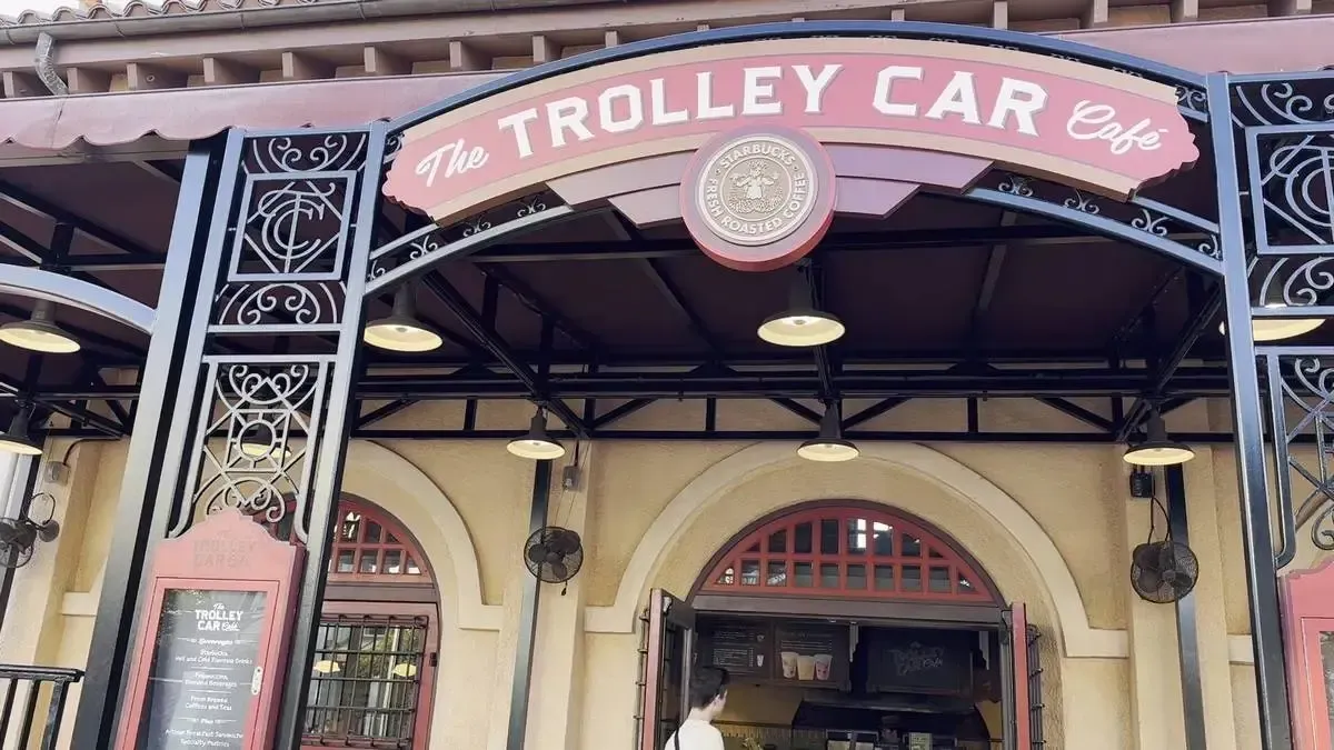 Disney_Hollywood_Studios_Trolley_Car_d7e95643a0.webp