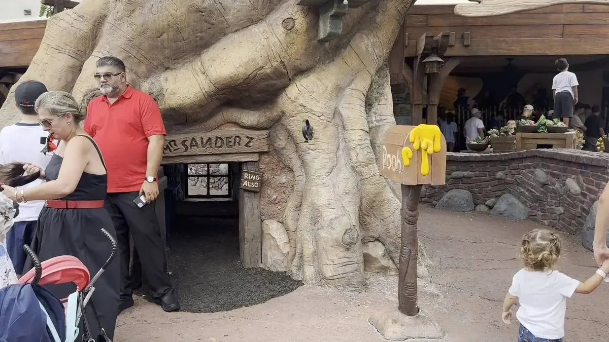 Disney_Magic_Kingdom_Winnie_Pooh_queue_1376c023c7-1.webp