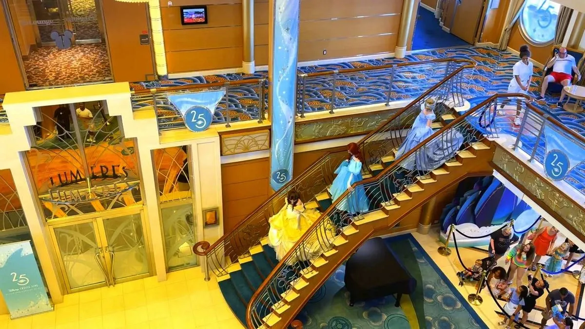 Disney_Magic_atrium_princesses_6cde9fe33f.webp