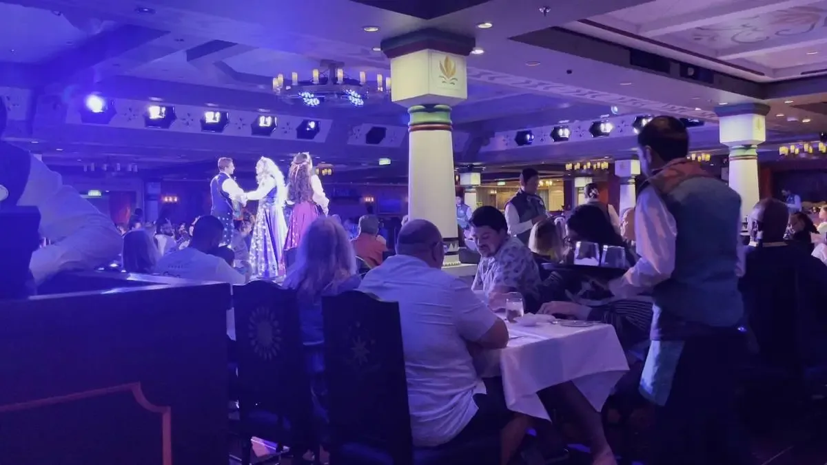 Disney_Wish_Arendelle_Frozen_Dining_show_fabbec09d5-1.webp