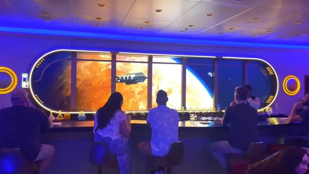 Disney_Wish_Cruise_Star_Wars_Hyperspace_Lounge_caf629c186.webp