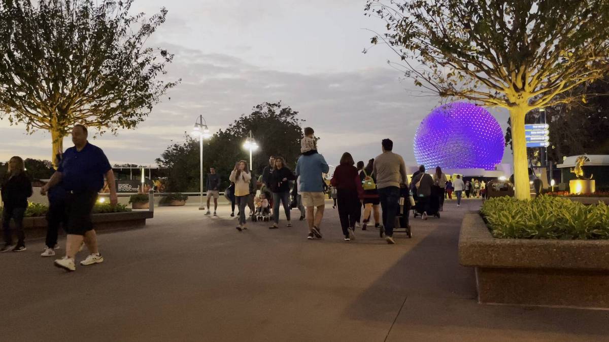 Disney_epcot_ball_distance_spaceship_earth_0b7c8dfda4.jpg