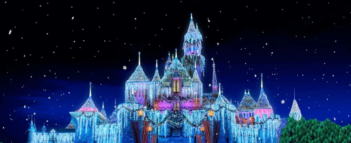 Disneyland_Christmas_Sleeping_Beauty_Castle_a84aa2d33e.webp
