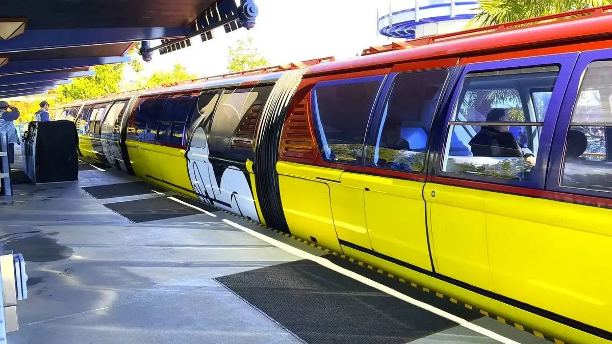 Disneyland_Monorail_transportation_efe9c4b677.webp