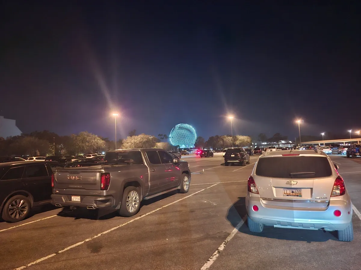 Epcot_parking_lot_night_b1f7718fb2.webp