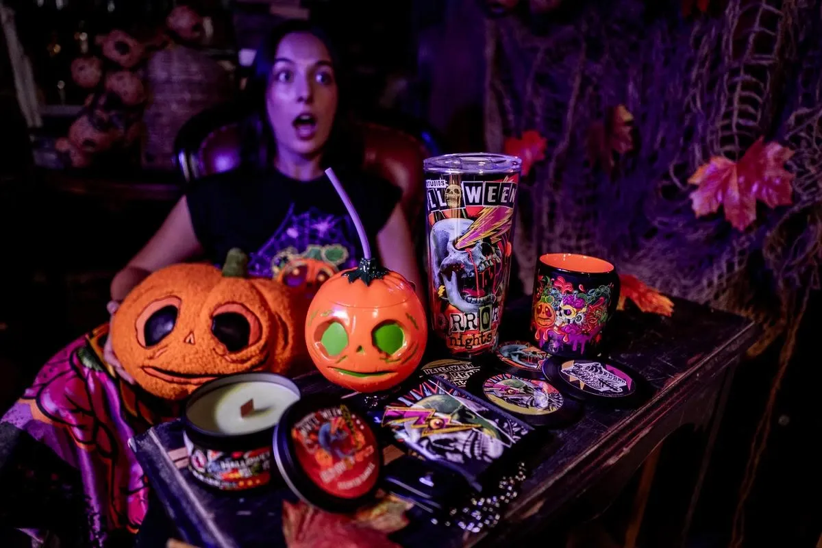 Halloween_Horror_Nights_merchandise_7e639c9007.webp