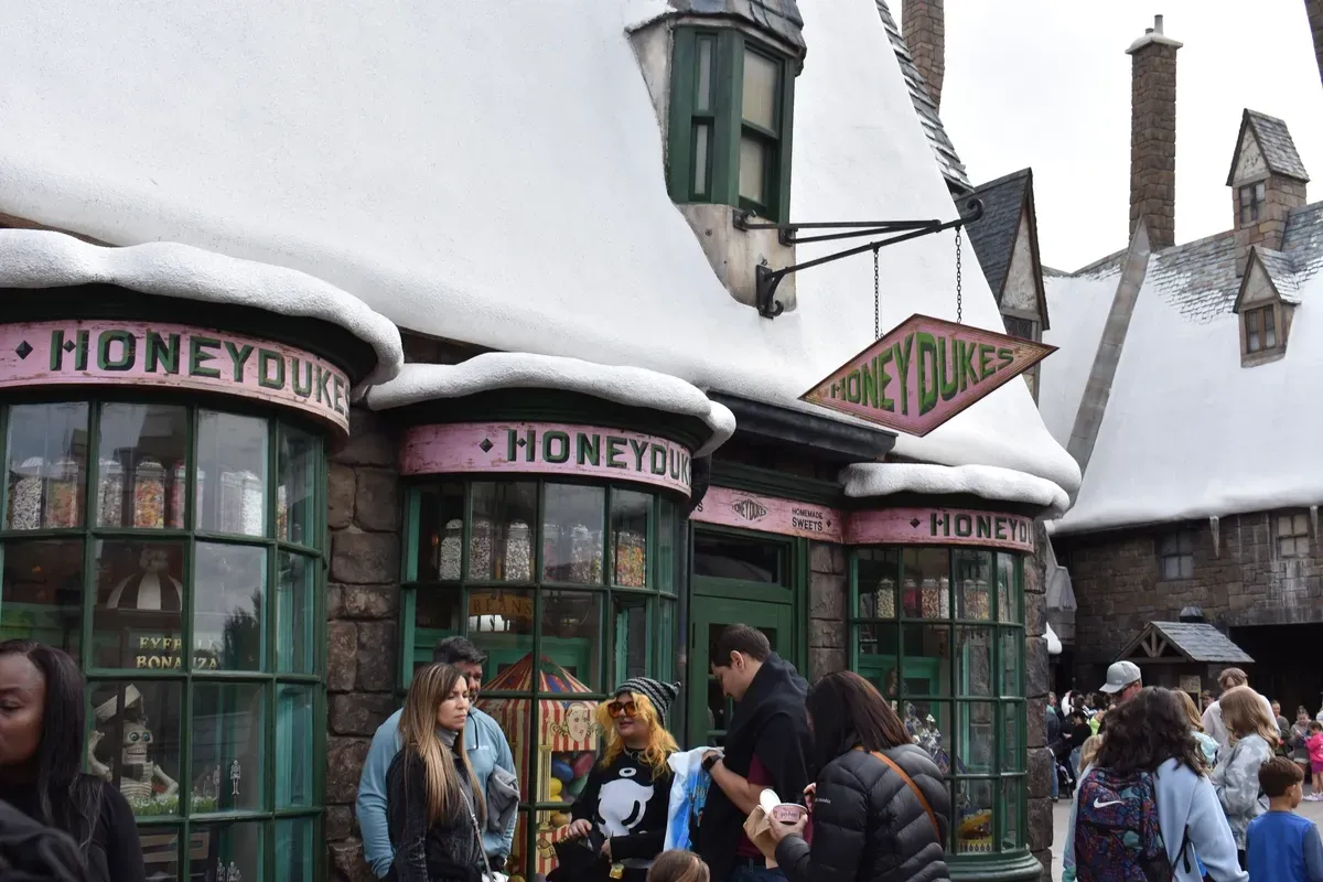 Hogsmeade_UNIVERSAL_2_db05b9e5da.webp