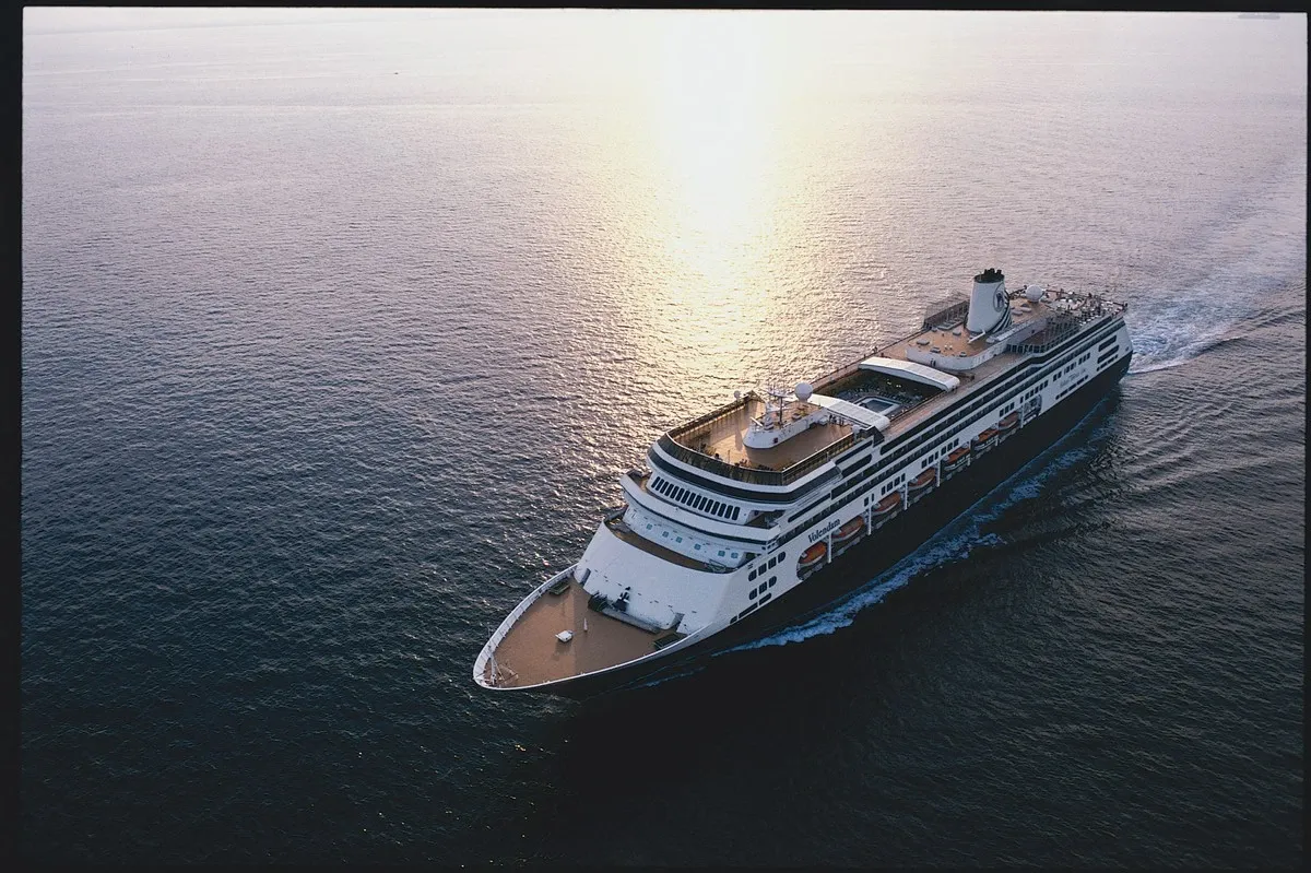 Holland_America_Volendam_0a5d3ad4cb.webp