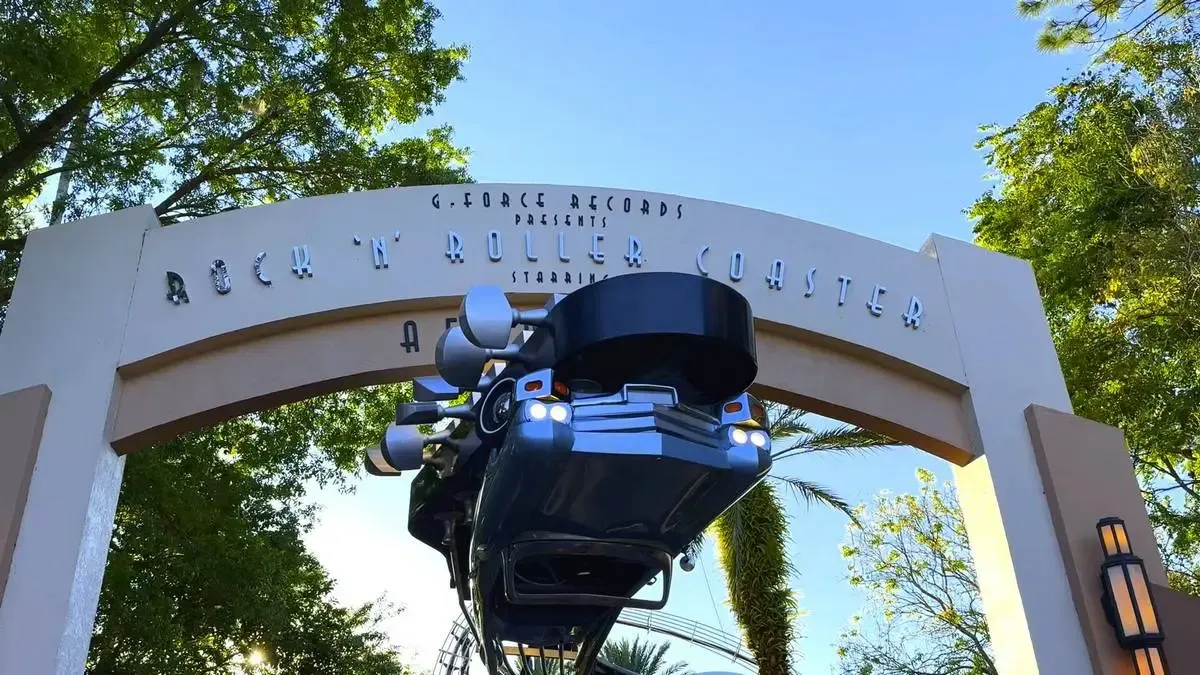Hollywood_Studios_Rock_Roller_coaster_entrance_7f2633619a-1.webp