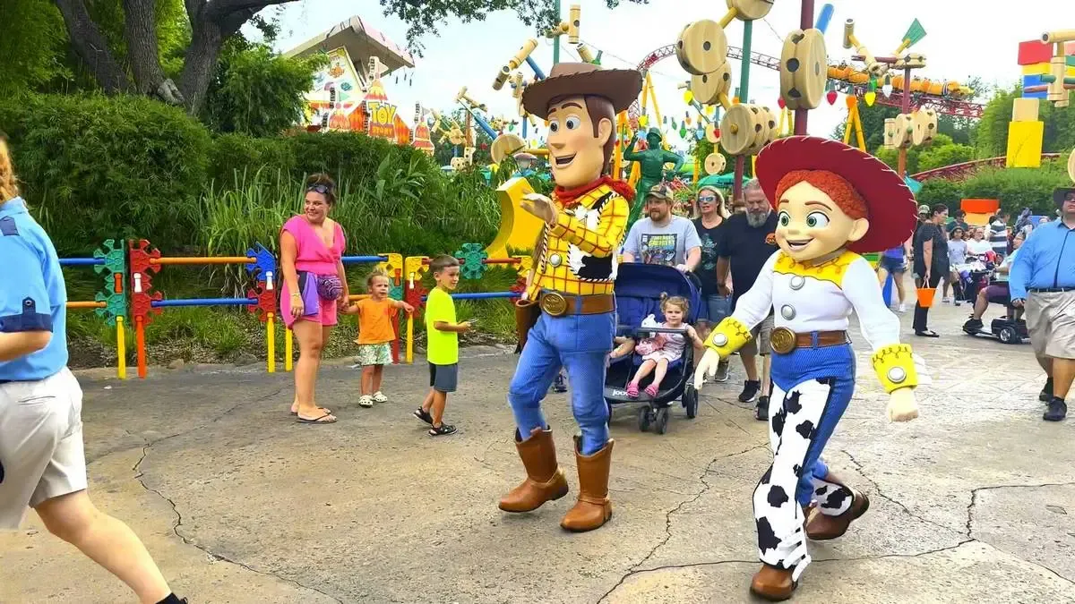 Hollywood_Studios_character_Woody_ce03bee5d7-1.webp
