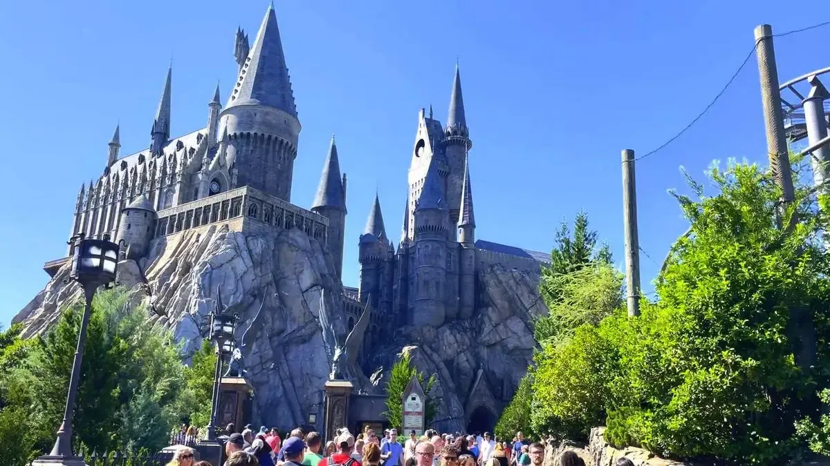 Islands_of_Adventure_Harry_Potter_Forbidden_Journey_hogwarts_53dd917d7c.webp