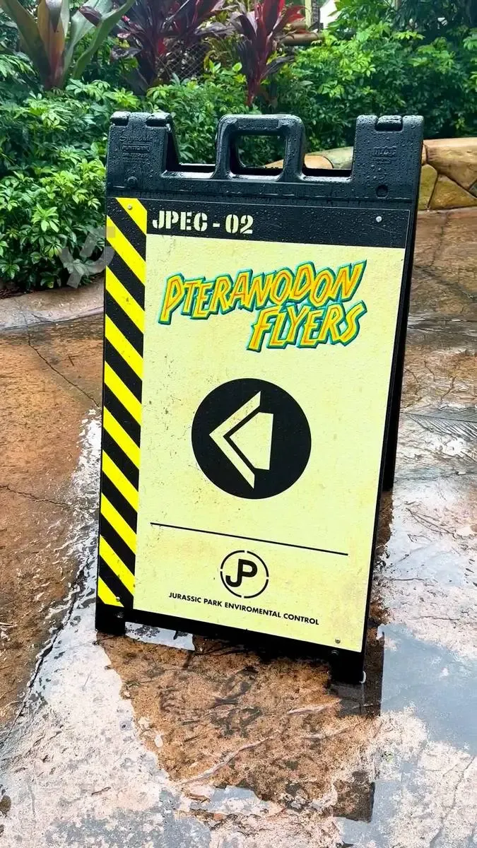 Islands_of_Adventure_Pteranodon_Flyers_sign_97a48fb952.webp