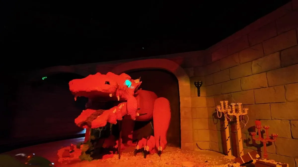 LEGOLAND_The_Dragon_animatronic_85868cb89f.webp
