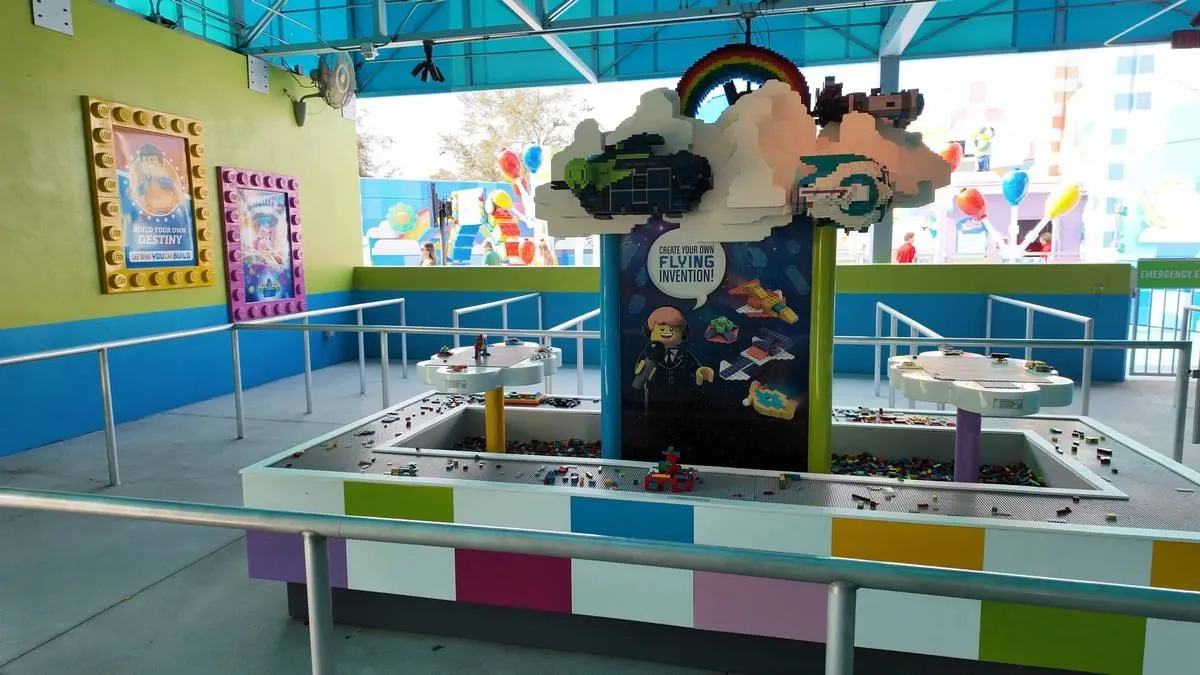 Lego_Movie_Masters_of_Flight_queue_bfc594de60.webp