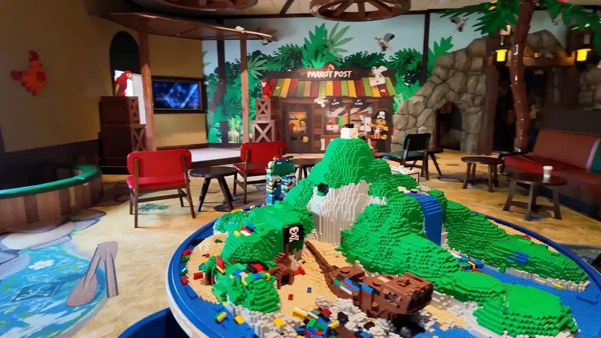 Legoland_Florida_Hotel_lobby_a64f5390d8.webp