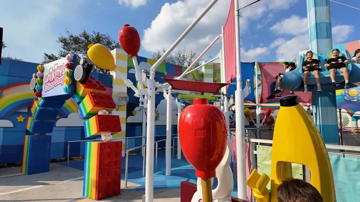 Legoland_Florida_drop_tower_ride_45ca8e9347.webp