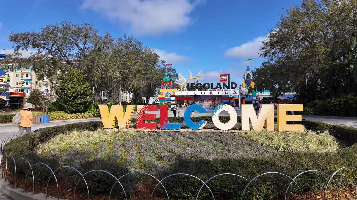 Legoland_Florida_welcome_sign_ebf8d63843-1.webp