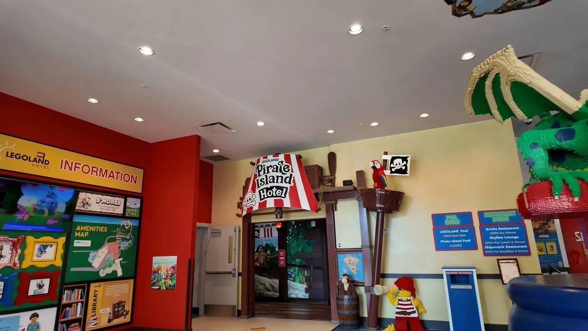 Legoland_Pirate_Island_Hotel_sign_57c8f74078-1.webp