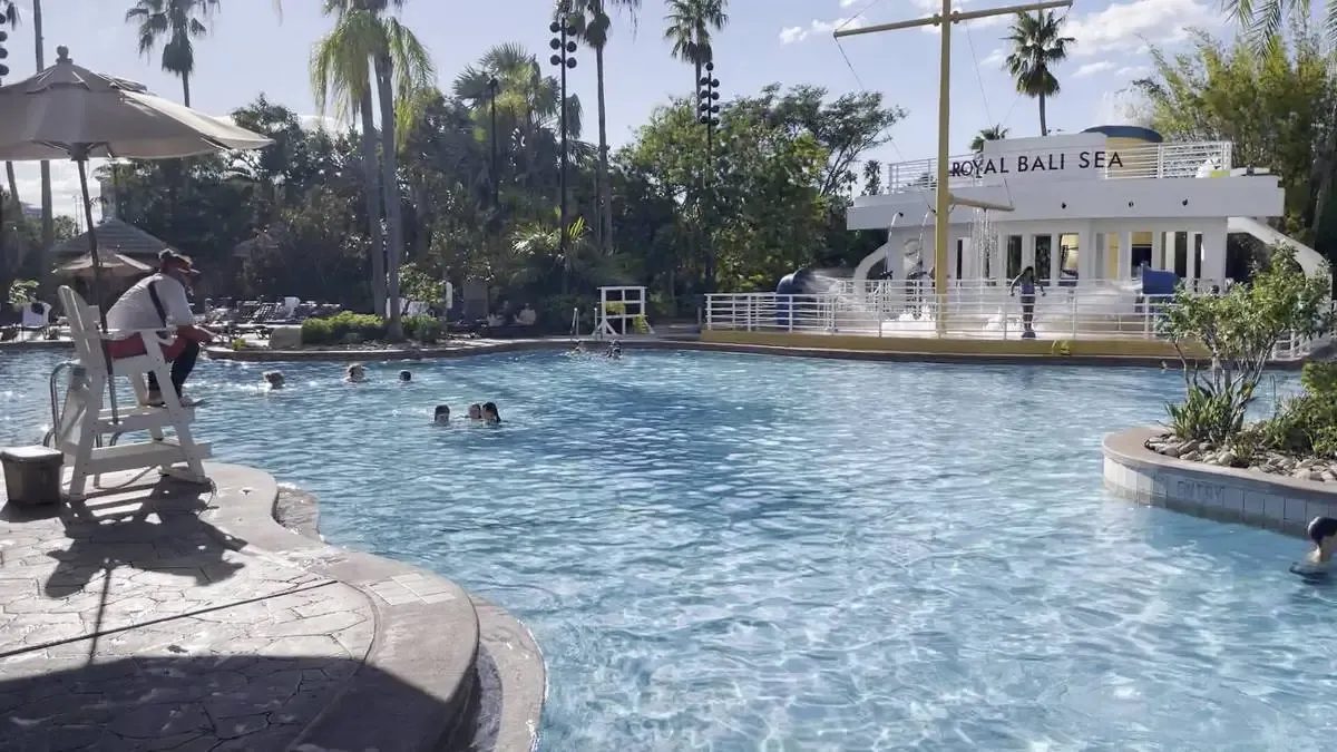 Loews_Royal_Pacific_Resort_pool_af1e06f4c8-1.webp