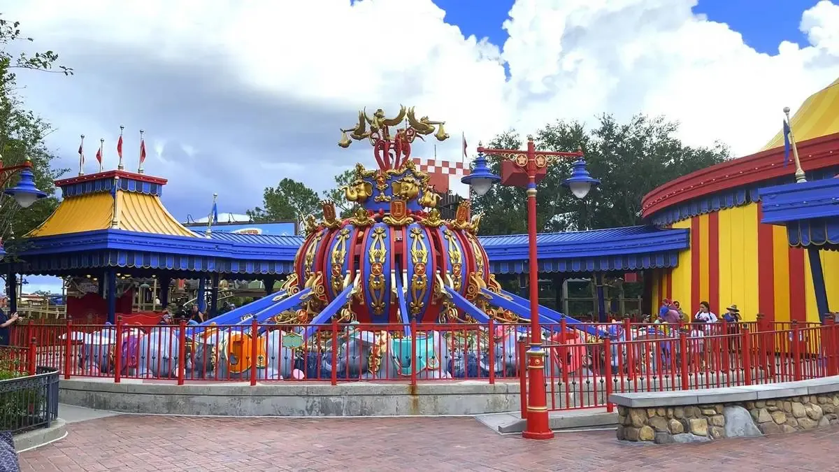 Magic_Kingdom_Dumbo_ride_2_4f9608a2fa.webp