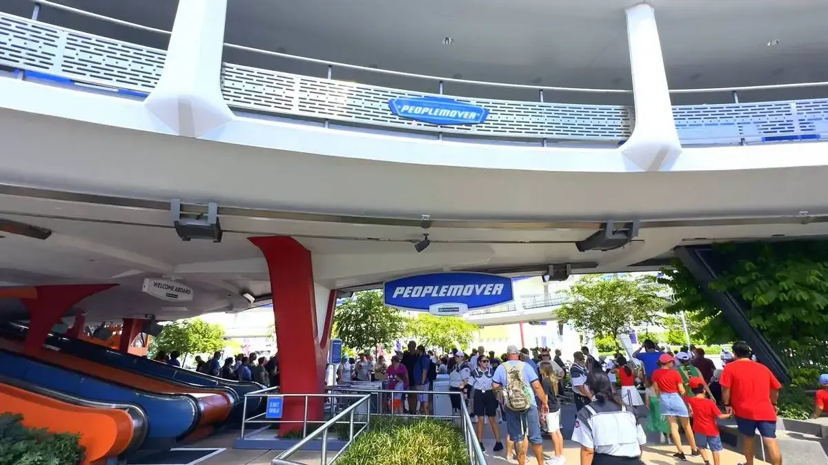 Magic_Kingdom_People_Mover_3_e373e23c29.webp