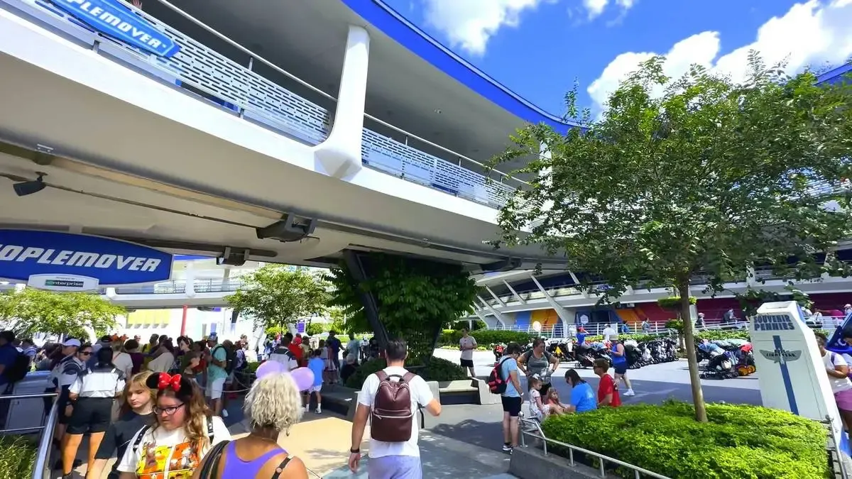 Magic_Kingdom_People_Mover_4_c680ac9ee1.webp