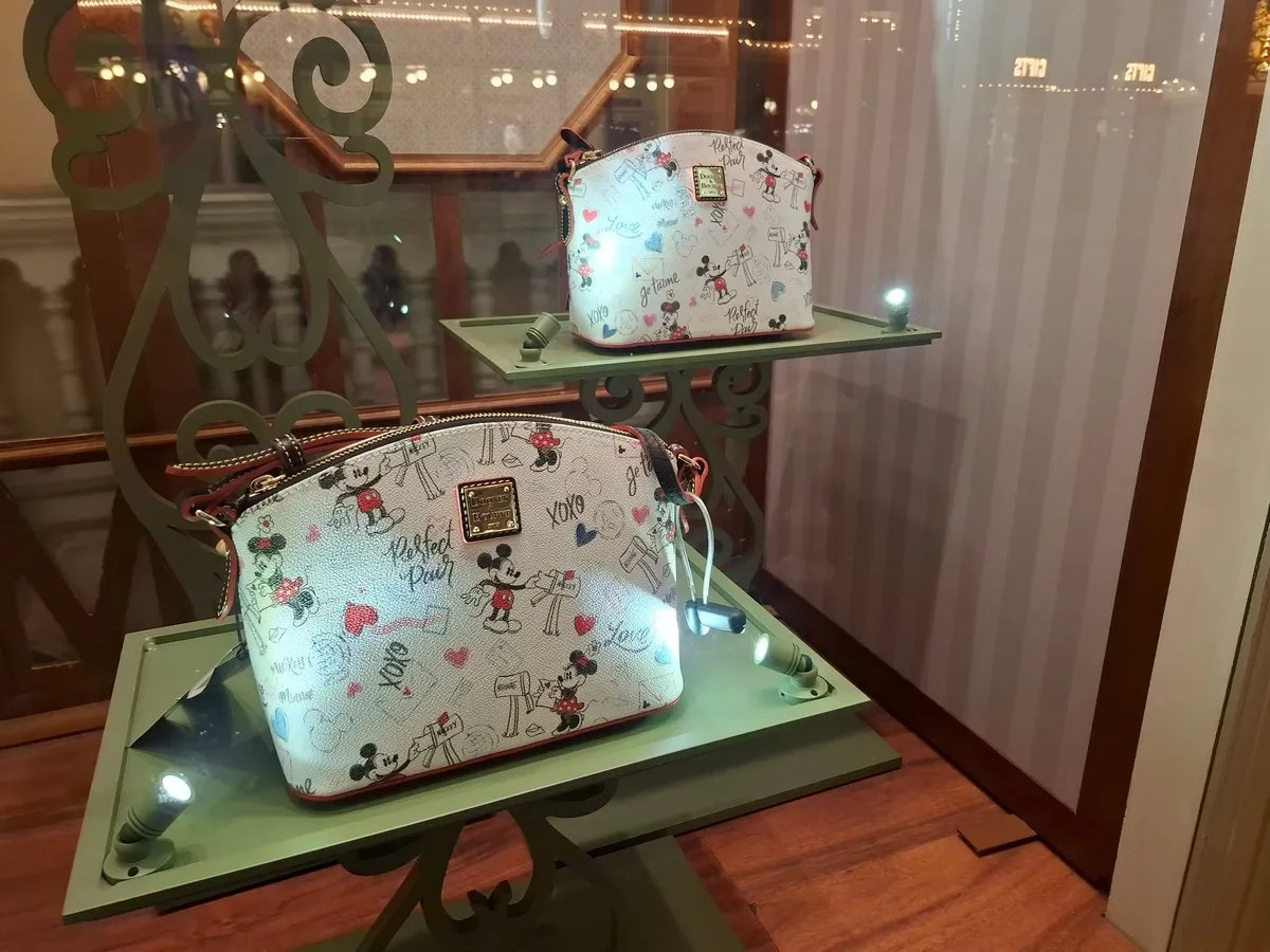 Magic_Kingdom_merchandise_purses_654b118dda.webp