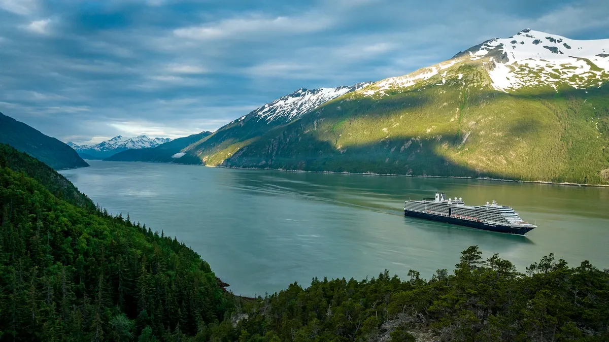 Nieuw_Amsterdam_Alaska_passage_a8e825439f.webp