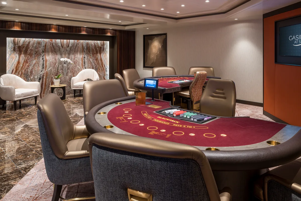 Norwegian_Cruise_Line_casino_poker_table_0ebbb06800.webp