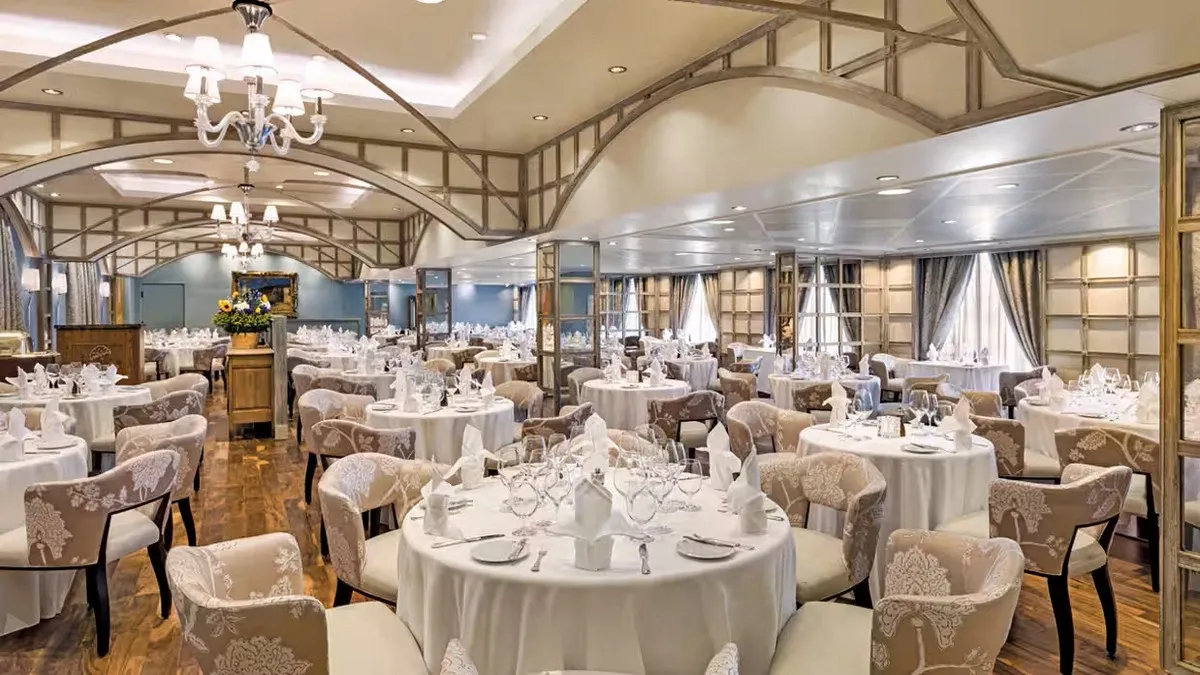 Oceania_Cruises_Jacques_Restaurant_84c16caa9e.webp