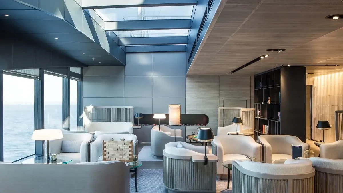 Ponant_Cruises_Icebreaker_Lounge_05a097dc84.webp