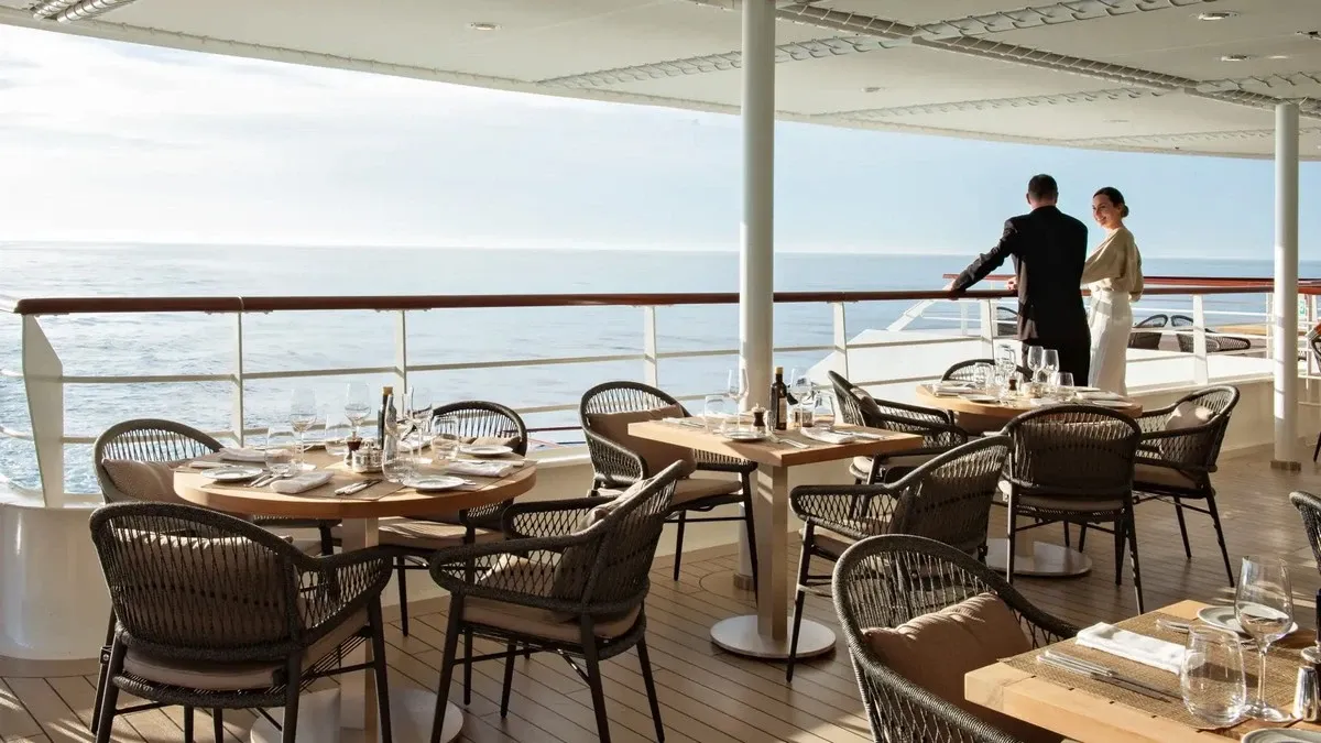Ponant_Cruises_Restaurant_2256dbe8ec.webp