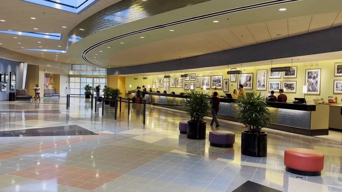 Pop_Century_Resort_lobby_72936d9f39.webp