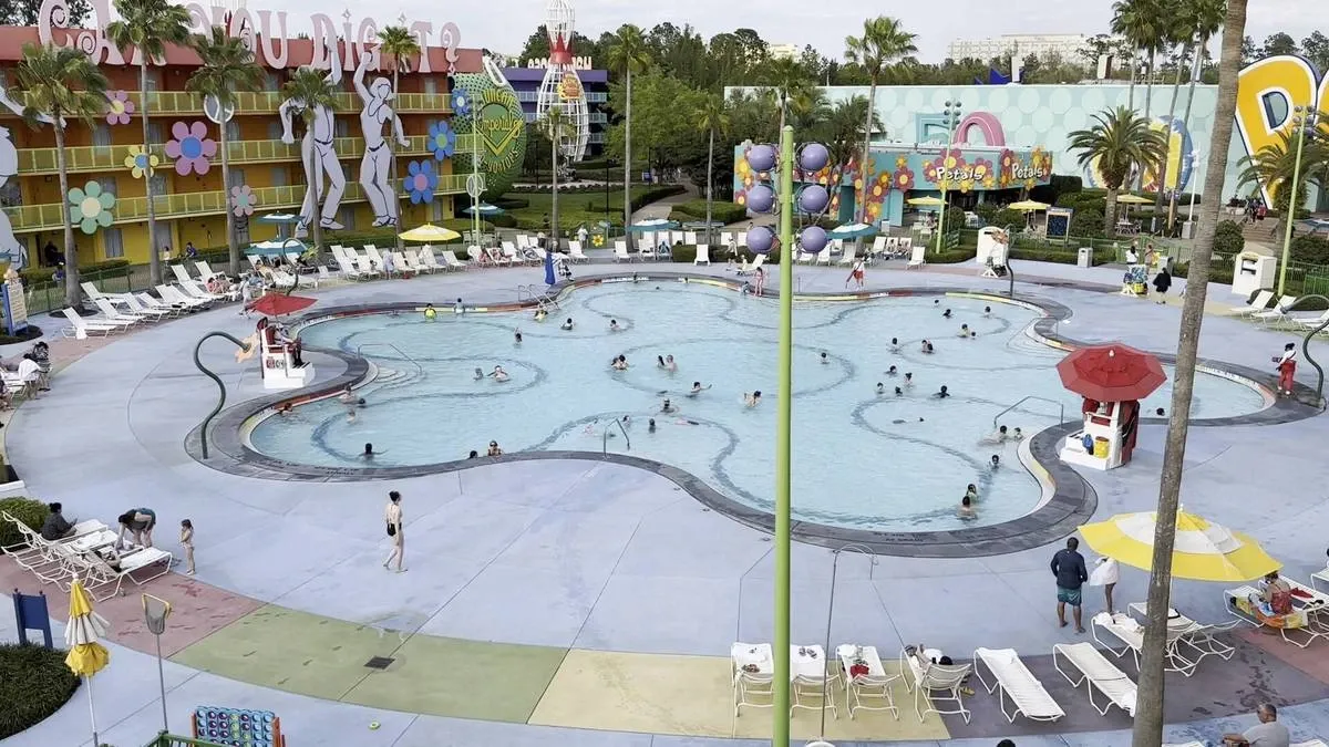 Pop_Century_Resort_main_pool_37ea9a905b.webp