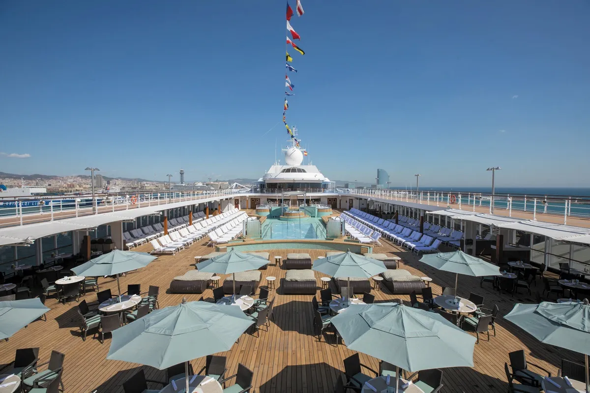 Regent_Seven_Seas_Mariner_Pool_Deck_f8c0cbd435.webp