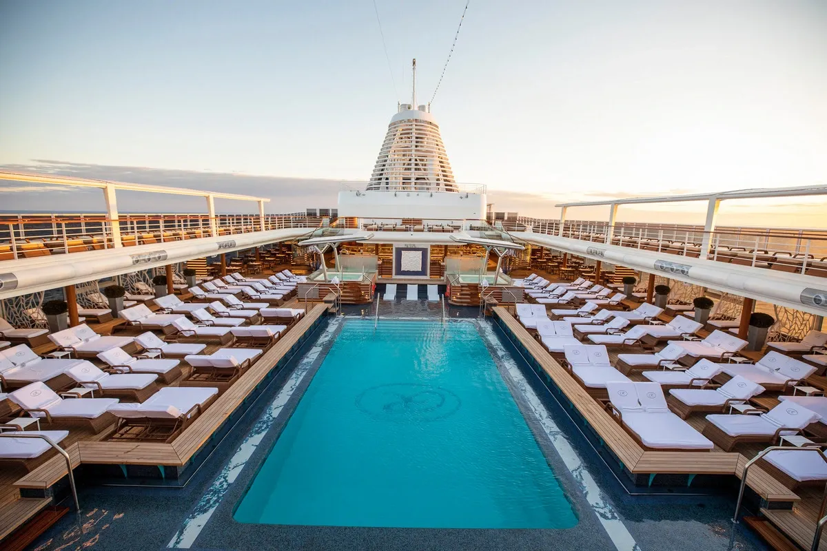 Regent_Seven_Seas_Splendor_Pool_Deck_924fb51e41.webp