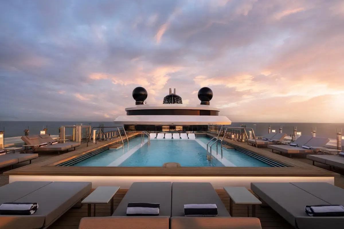 Ritz_Carlton_Yacht_Deck_Pool_40fb472117.webp