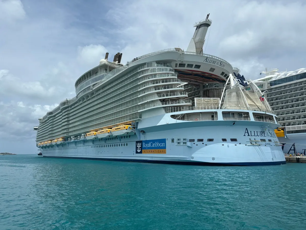 Royal_Caribbean_Allure_of_the_Seas_docked_1ee9a26113.webp