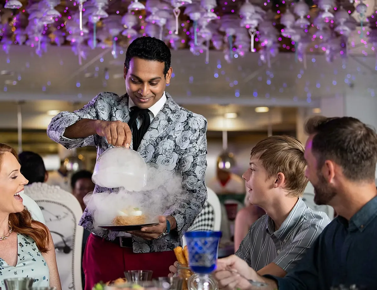 Royal_Caribbean_Wonderland_restaurant_1de05f7e8f.webp