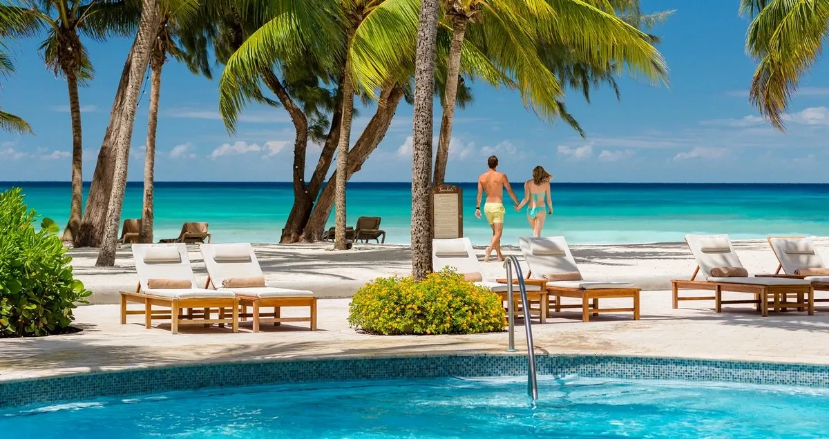 Sandals_Barbados_pool_beach_bff22e7a6c.webp