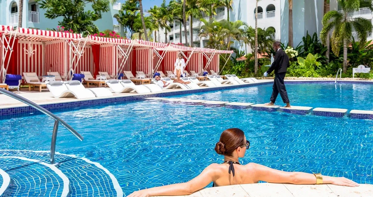 Sandals_Barbados_pool_butler_1b0054e26f.webp