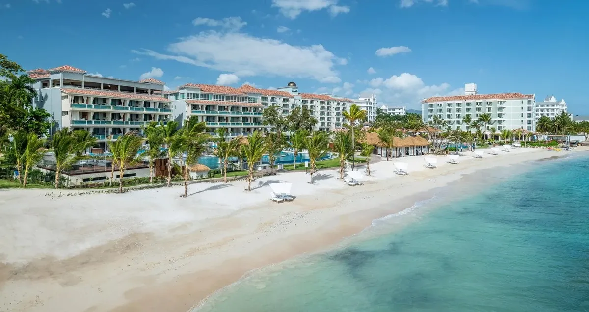 Sandals_Dunns_River_beach_f16876de27.webp